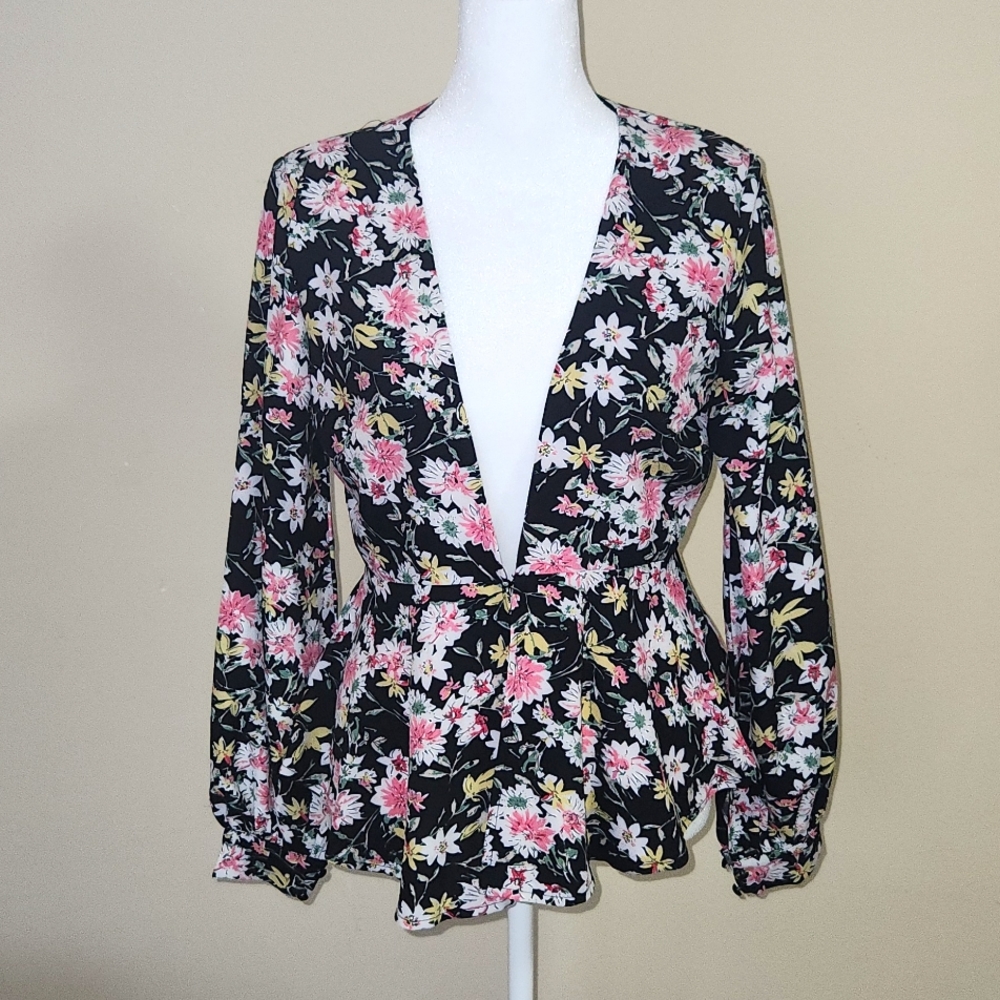 Nasty Gal Flower V-Neck Floral Top Size US 4